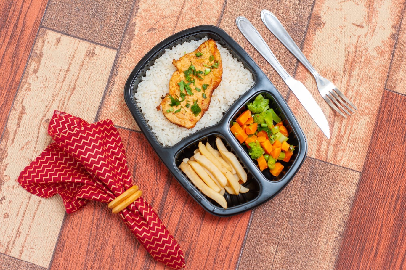 Bife acebolado com arroz e fritas