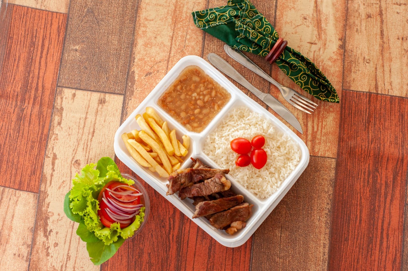 Salada de repolho colorido com cenoura e temperos