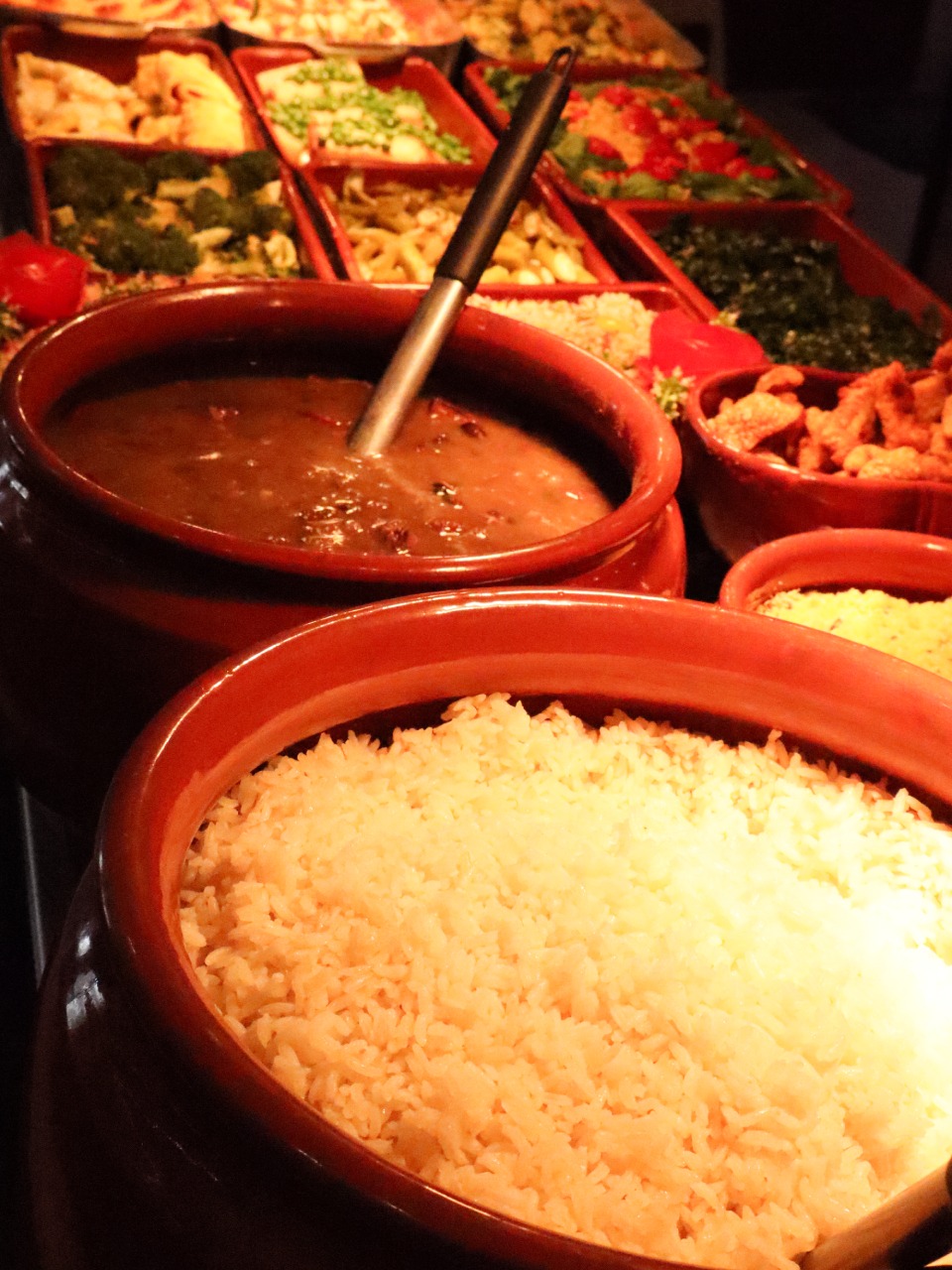 Prato servido no Gordino's Restaurante com comida brasileira